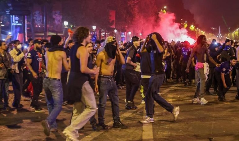 Caos en Francia: dos muertos y 500 detenidos en los festejos del PSG