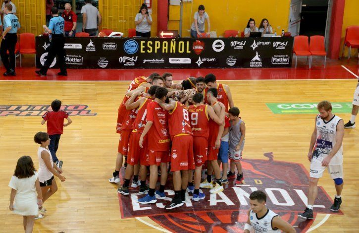 Un grupo muy unido tiene Español y la pasan bien.