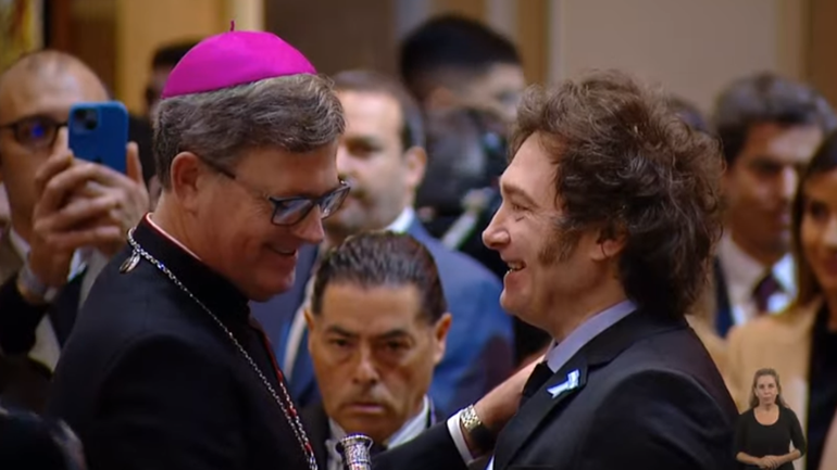 Javier Milei saludó al arzobispo Jorge García Cuerva al cierre del Tedeum del 25 de mayo