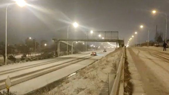 La nieve ya llegó al centro de Neuquén: ¿Cómo están las rutas?