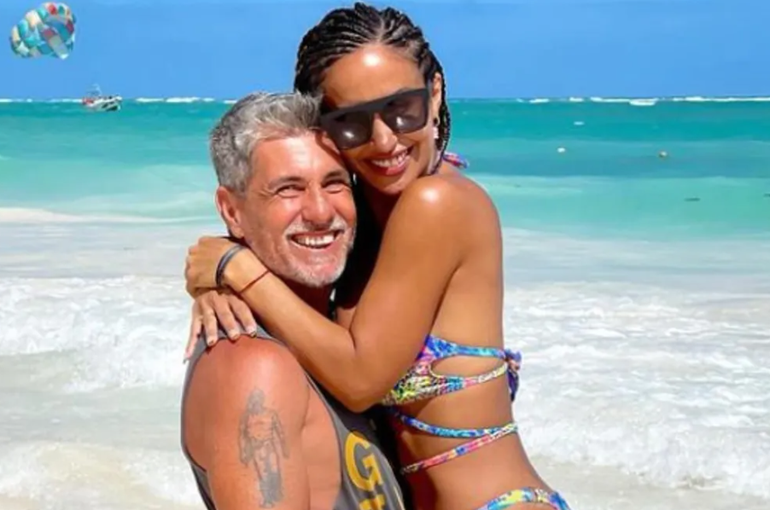 El Chato Prada le pidió casamiento a Lourdes ante el público que presenciaba el carnaval de Corrientes.