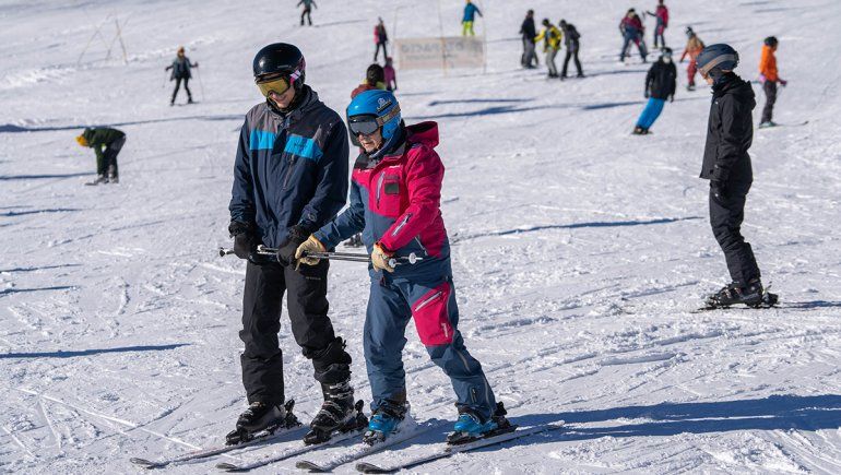 Cuáles son los reclamos de los instructores de la escuela de esquí Chapelco