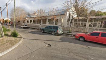 Los vecinos creyeron que estaba muerto, pero se durmió estando borracho. Los vecinos creyeron que estaba muerto, pero se durmió estando borracho.