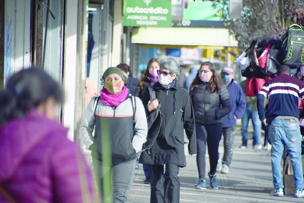 Los casos de COVID en Neuquén están en baja en medio de la segunda ola.