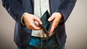Sólo podrán embargar el excedente de tres veces el salario promedio.