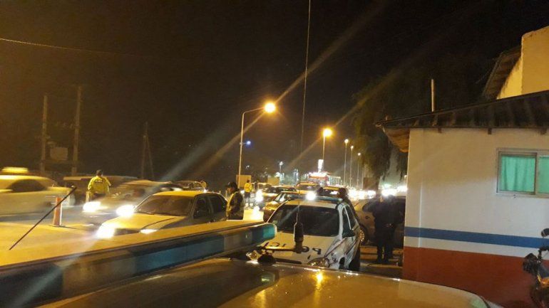 Chocó a otro auto, se enojó e intentó darse a la fuga caminando