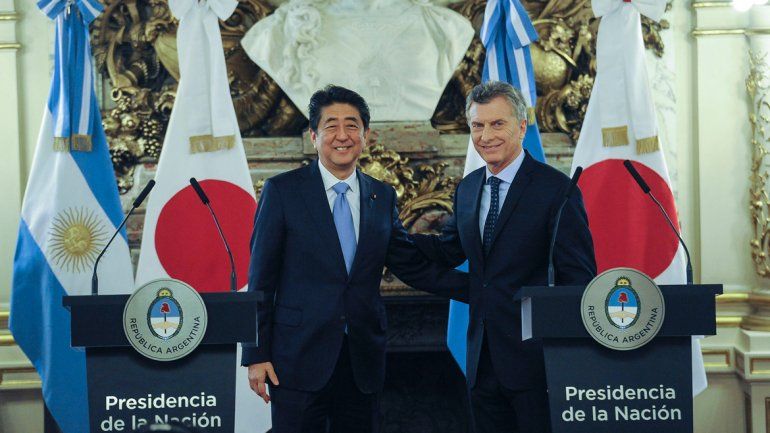 El Presidente junto al primer ministro japonés