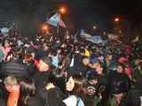 Hubo un gran festejo por el triunfo futbolístico nacional. También algunos incidentes violentos. 