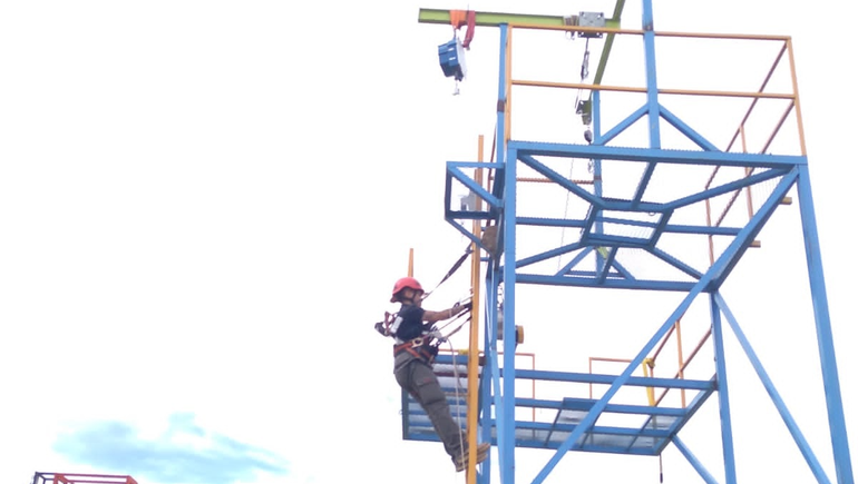 Florencia, la primera neuquina en realizar trabajos en altura