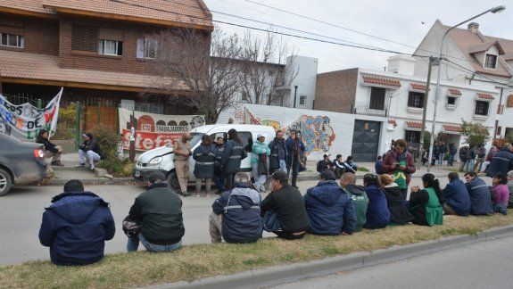 sin respuestas, ceramistas cortan avenida del trabajador