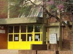 Tras el crimen de Ian Cabrera, la Escuela la Escuela N°40 Mariano Moreno, de San Cristóbal, Santa Fe, reabre sus puertas. Tras el crimen de Ian Cabrera, la Escuela la Escuela N°40 Mariano Moreno, de San Cristóbal, Santa Fe, reabre sus puertas.