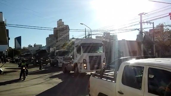 camioneros amenazan con piquetes en el acceso a los yacimientos