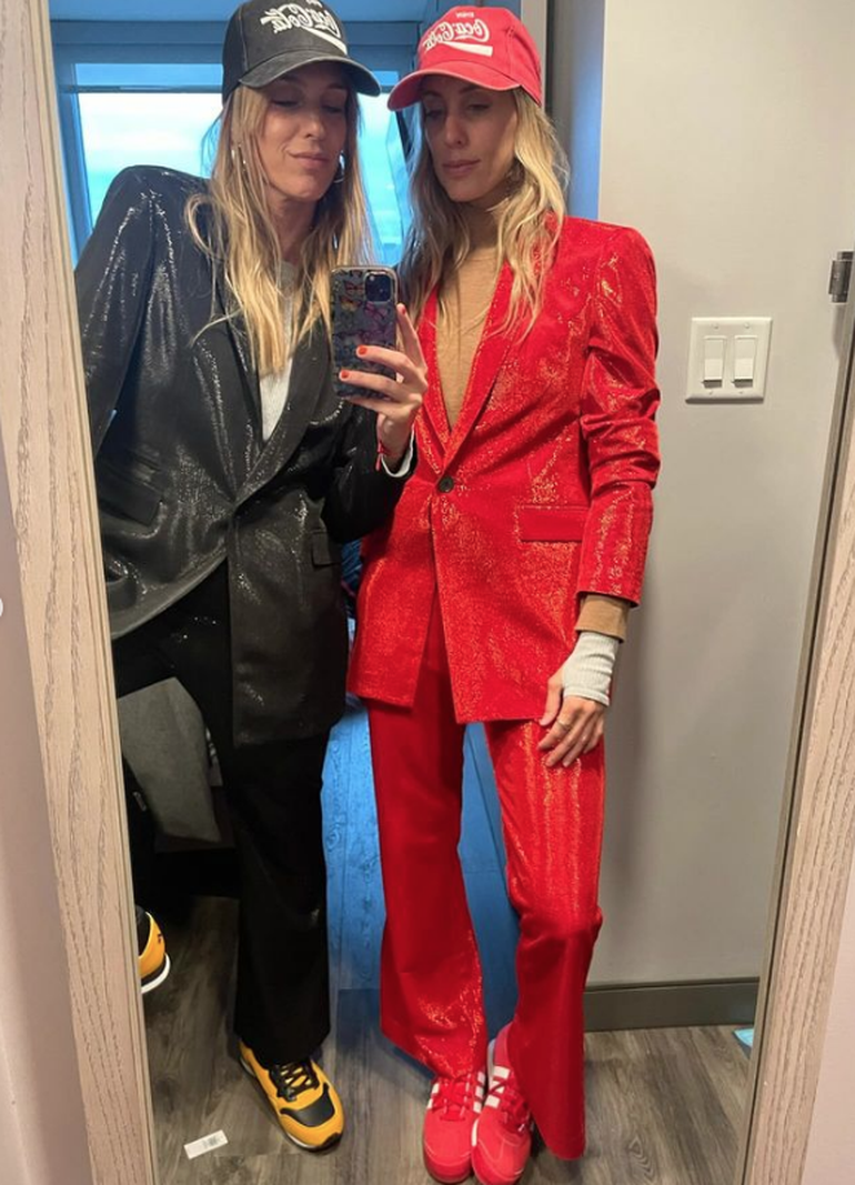 La hermana melliza de la novia de Benjamín Vicuña. La hermana melliza de la novia de Benjamín Vicuña.