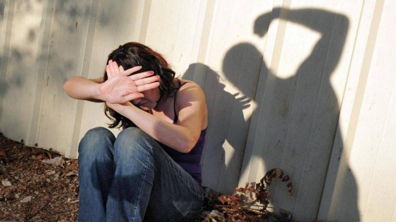 Ataques extremadamente violentos con golpes y armas blancas fueron parte de la pesadilla que sufrió la mujer.