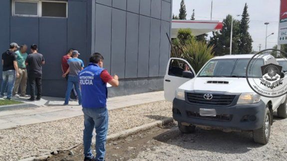 Ofrecían camioneta robada en Facebook y los atraparon