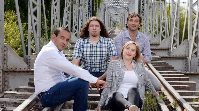 Parte del equipo de la radio que todos los días brinda información.