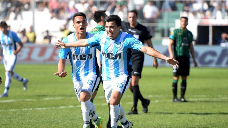 El neuquino recibió dentro del área y la punteó para acomodarla en el segundo palo y poner el primer grito.