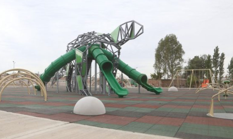 Cuántas plazas temáticas se construirán en la ciudad de Neuquén en 2026