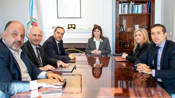 La ministra Bullrich recibió a funcionarios neuquinos / Foto Gentileza La ministra Bullrich recibió a funcionarios neuquinos / Foto Gentileza