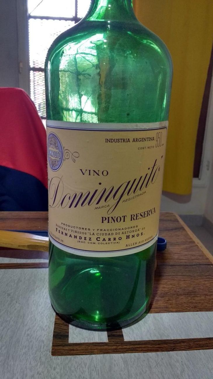 Una antigua botella del vino Dominguito. Gentileza Flia. Fernández Carro Una antigua botella del vino Dominguito. Gentileza Flia. Fernández Carro