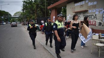 conflicto universitario: la policia desalojo estudiantes en una clase publica