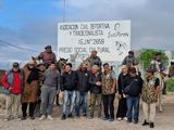 El grupo del Centro Folclórico Tierra y Tradición en Río Cuarto, poco antes de salir hacia Puerto Madryn para honrar a los héroes de Malvinas.