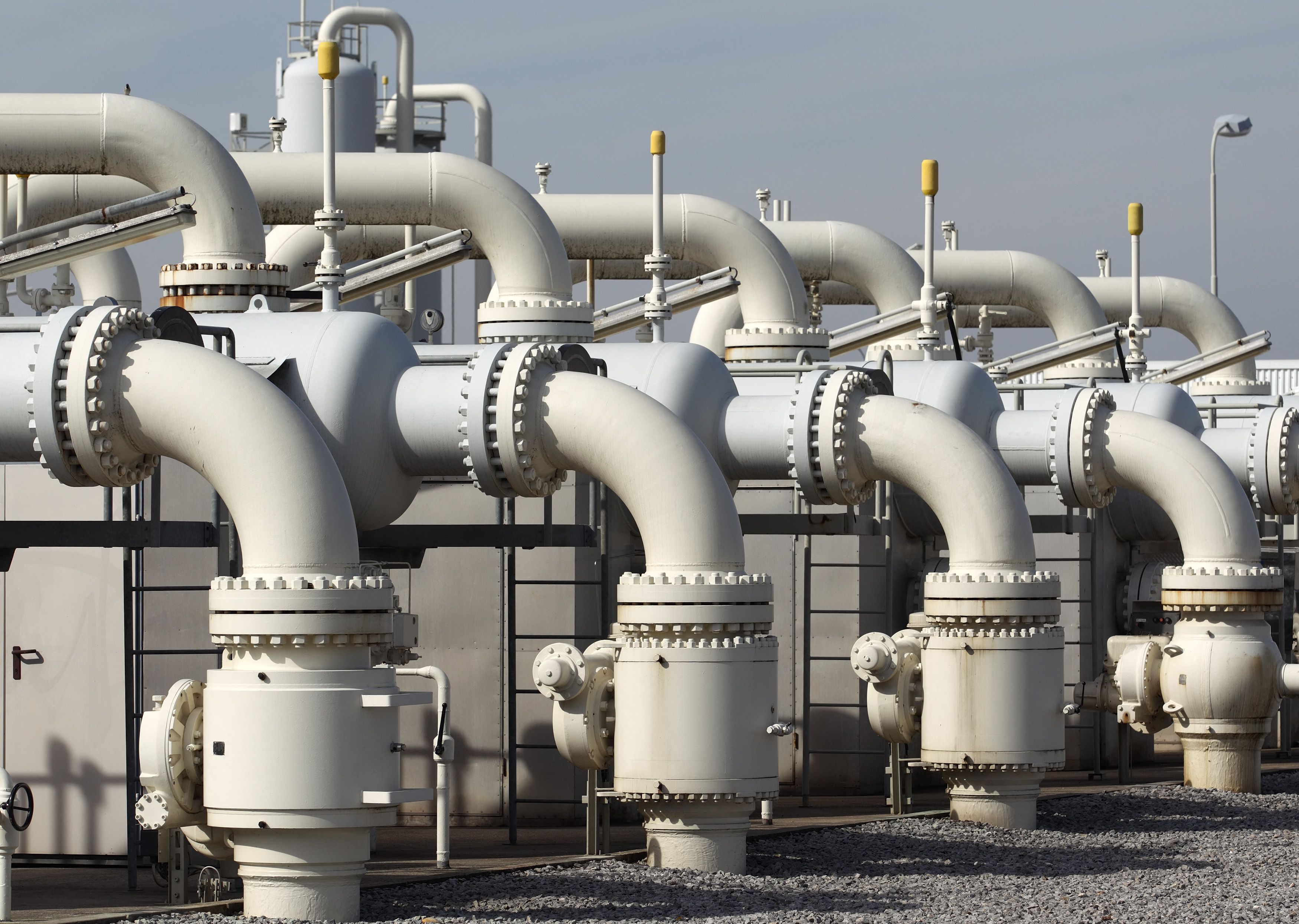 FOTO DE ARCHIVO. Tuberías de gas en el nodo de distribución de gas de Gas Connect Austria en Baumgarten, a unos 40 km al este de Viena, Austria. 6 de marzo de 2013. REUTERS/Heinz-Peter Bader