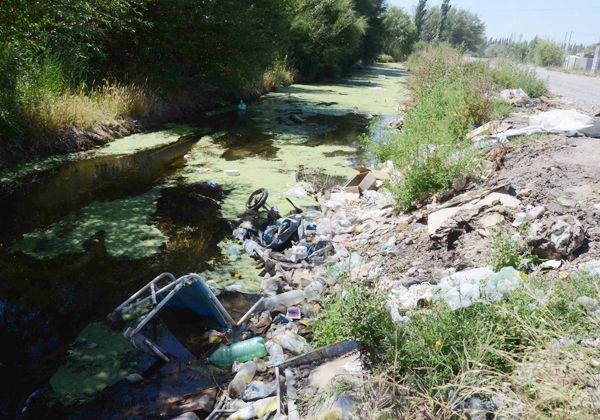 La basura ya desborda la mayoría de los canales