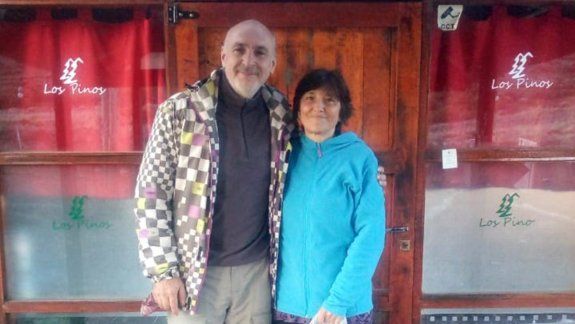 Varada en Loncopué: la pareja checa que duerme en una cocina hace 140 días