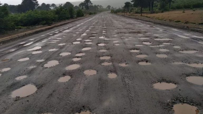 Suspendieron obras por la lluvia y la ruta 11 se llenó de pozos