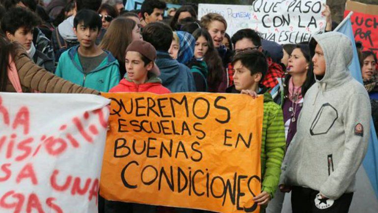 Estudiantes tomaron el Municipio: quieren calefacción en las escuelas