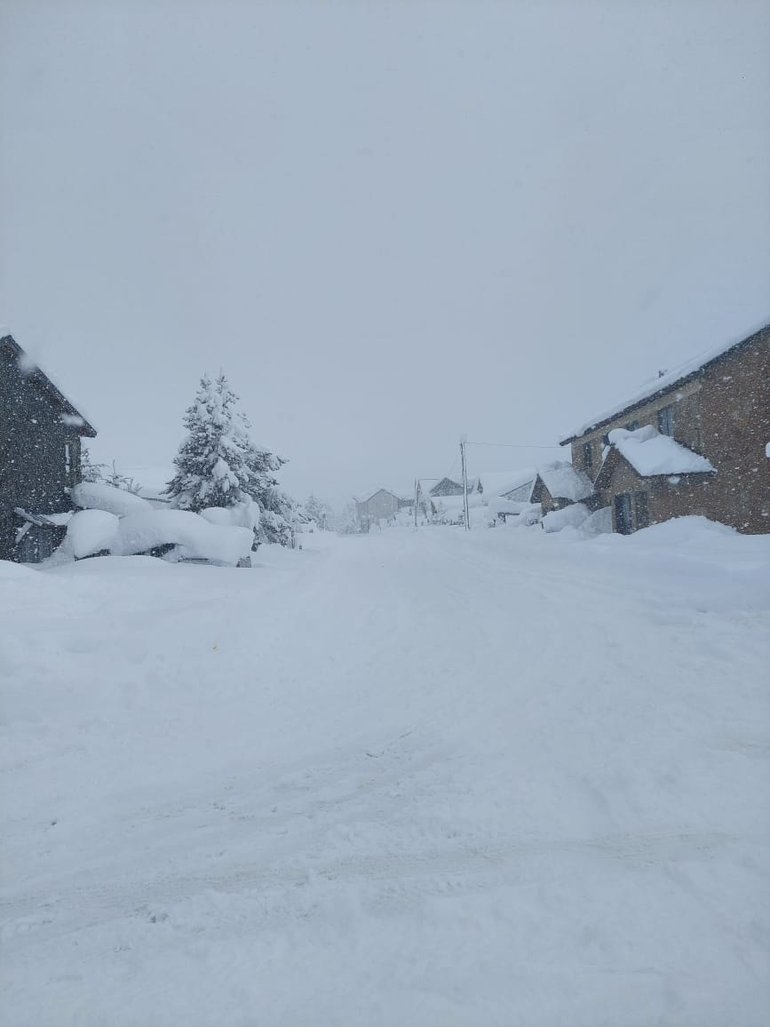 El cerro Caviahue cubierto de nieve. El cerro Caviahue cubierto de nieve.