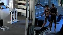 brutal agresion en un gimnasio: un profesor de kickboxing fue atacado por la espalda y debera ser operado brutal agresion en un gimnasio: un profesor de kickboxing fue atacado por la espalda y debera ser operado