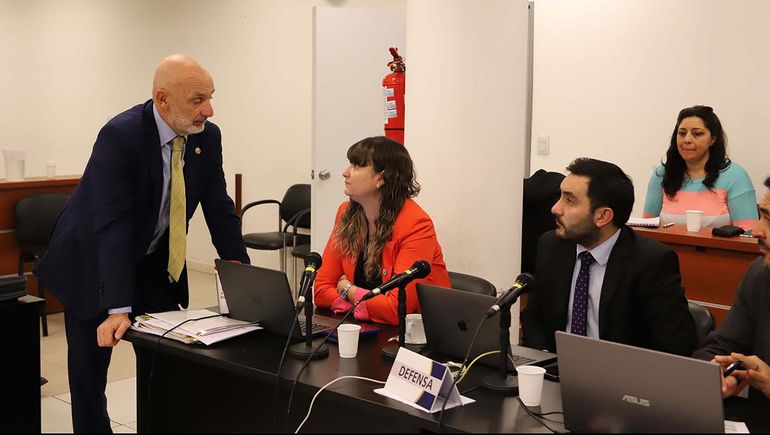 Pablo Vignaroli, la defensora oficial Carolina Johansen (Fernando Cardozo Regidor y Valeria Honorio) y el defensor Gonzalo Rodríguez (Abel Di Luca). Pablo Vignaroli, la defensora oficial Carolina Johansen (Fernando Cardozo Regidor y Valeria Honorio) y el defensor Gonzalo Rodríguez (Abel Di Luca).