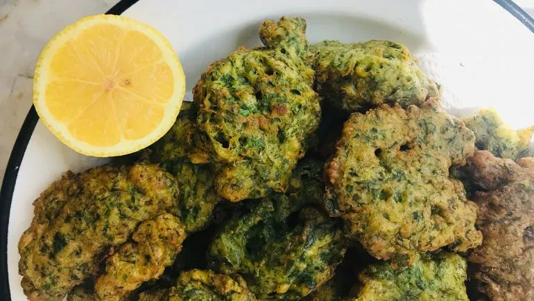 Un compañero ideal de los buñuelos es el limón. Un compañero ideal de los buñuelos es el limón.