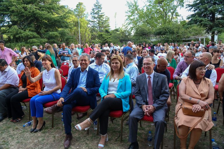 Rolando Figueroa y Julieta Corroza fueron algunas de las personalidades presentes en el acto. Rolando Figueroa y Julieta Corroza fueron algunas de las personalidades presentes en el acto.