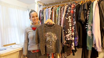 Celina, junto a su colección. Celina, junto a su colección.