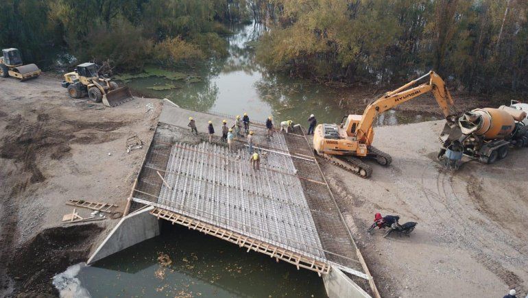 Comenzaron a hormigonear el puente en el Paseo Costero