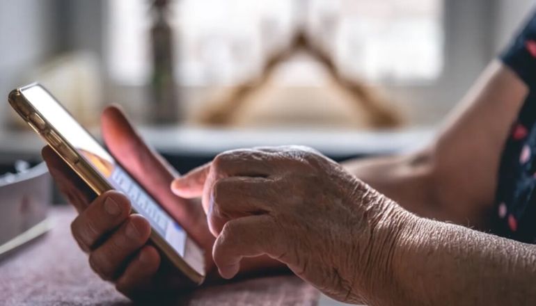 La estafaron y le vaciaron la cuenta bancaria, pero la Justicia la declaró responsable