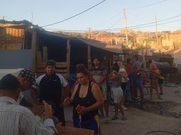 Guerra de bombitas de agua y merienda para celebrar el Carnaval. Guerra de bombitas de agua y merienda para celebrar el Carnaval.