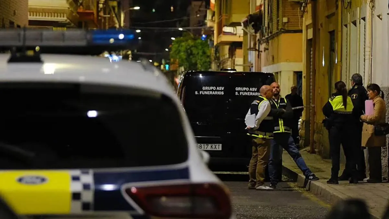 El femicidio conmovió a la comunidad argentina en España. La policía investiga el hecho.