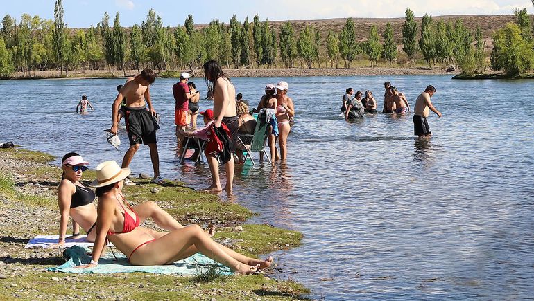 Mucho calor en Neuquén: dónde están los lugares habilitados para disfrutar el río Limay