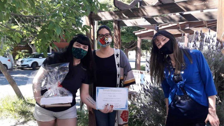 Estudiantes de la Escuela secundaria del IFD N° 6 recibieron su diploma de la mano de los docentes.&nbsp;