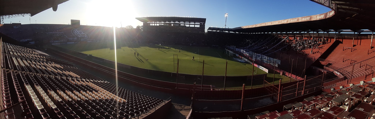 Video: El contagioso aliento de los hinchas de Cipo en Lanús ante Vélez