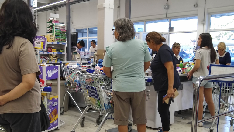 Por la Copa y fin de año, Cipolletti recibió 380 mil litros de alcohol por día