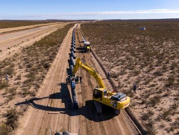 Llegan los primeros caños del oleoducto Vaca Muerta Sur, el mayor proyecto de transporte de petróleo.