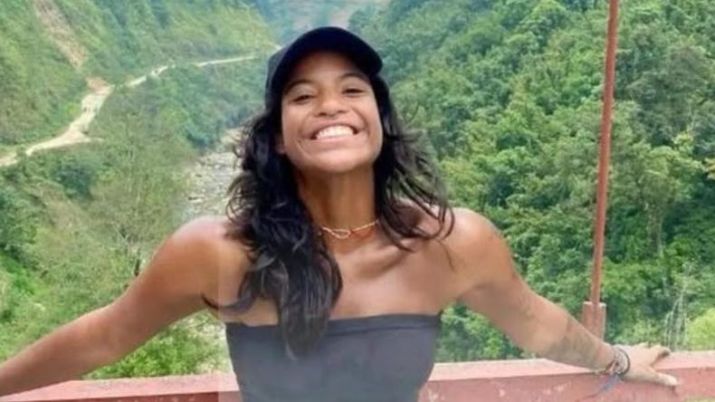 La familia de la joven que murió tras caer en un volcán de Indonesia busca saber si existieron irregularidades en el rescate. 