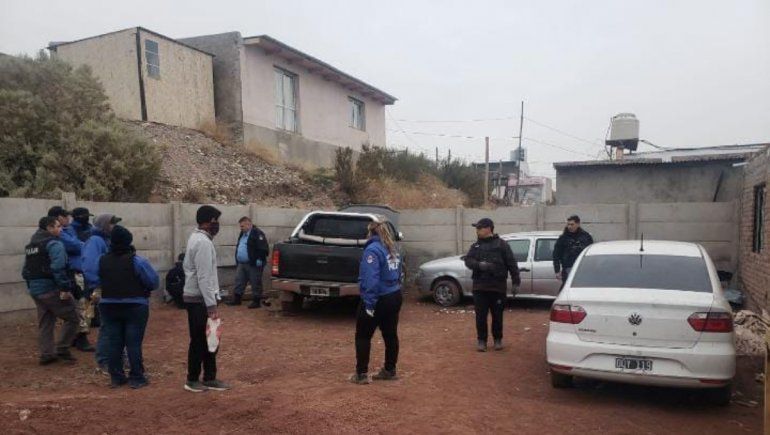 La Policía encontró los tres vehículos que le robaron a un comisario de su casa