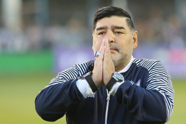 El mundo del fútbol reza por Maradona.
