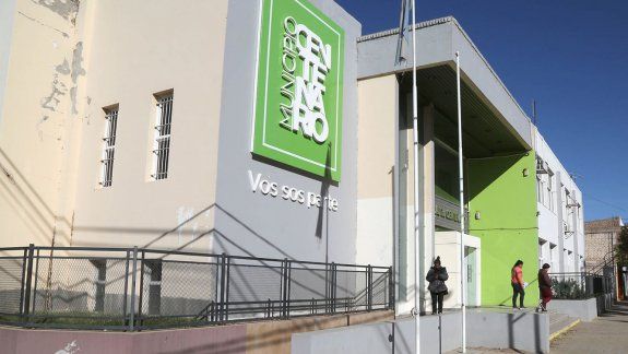 Echaron a un municipal denunciado por violento